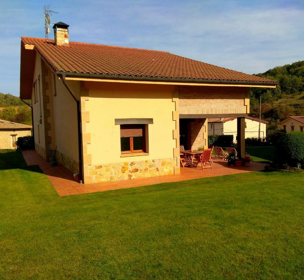 El Chalet Del Golf Urturi Exterior photo