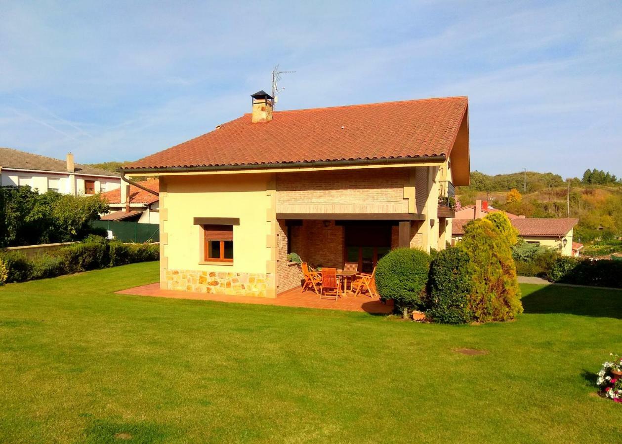 El Chalet Del Golf Urturi Exterior photo